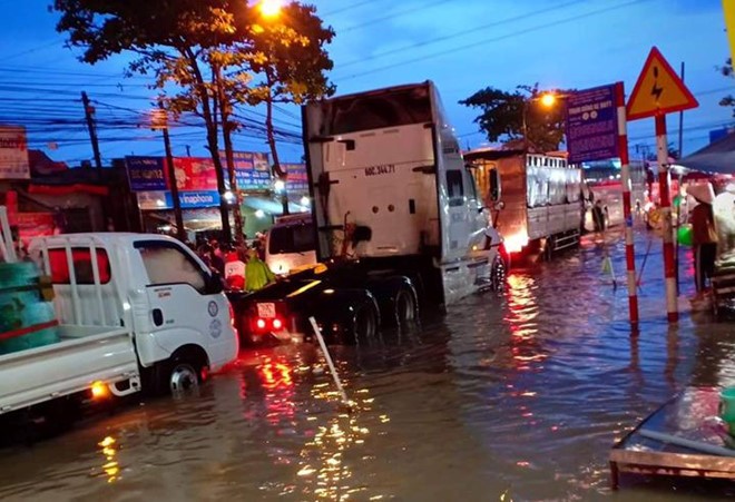 Thời tiết ngày 22/10: Nam Bộ mưa lớn, cảnh báo ngập lụt