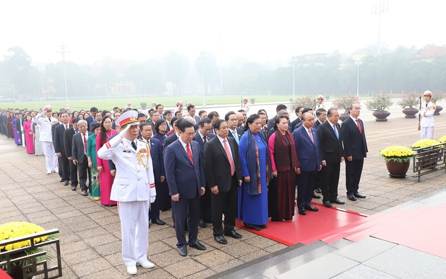 Đoàn ĐBQH viếng Lăng Chủ tịch Hồ Chí Minh trước kỳ họp thứ 8