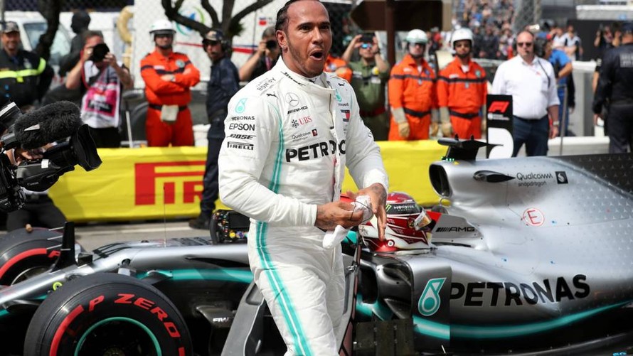 Lewis Hamilton tiếp tục giành chức vô địch thế giới F1