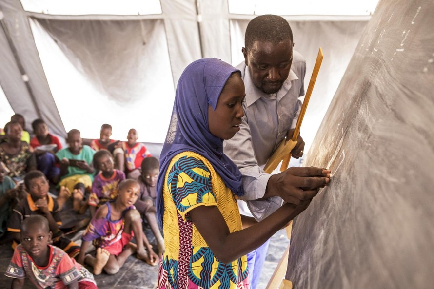 Lớp học cho trẻ tị nạn Mali