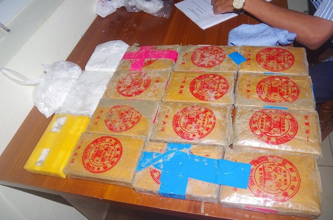 Phát hiện 25 bánh heroin trôi dạt trên bờ biển Quảng Nam