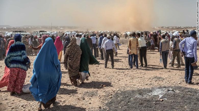 Người dân Sudan di cư do biến đổi khí hậu. Ảnh: CNN