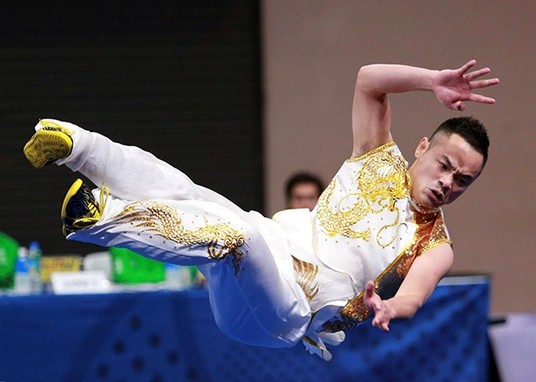 Phạm Quốc Khánh là vận động viên Wushu đầu tiên của Việt Nam giành Huy chương Vàng ở SEA Games 30. Ảnh: VnExpress