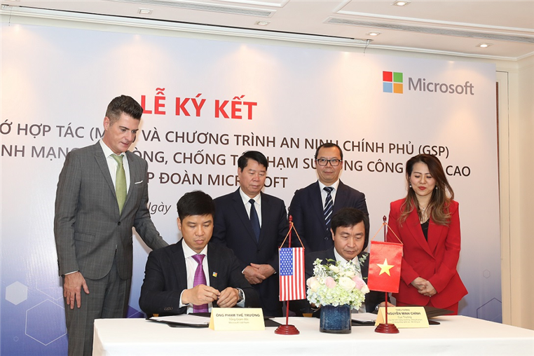 Lễ ký kết thoả thuận giữa Bộ Công an và Microsoft Việt Nam. Ảnh: BCA