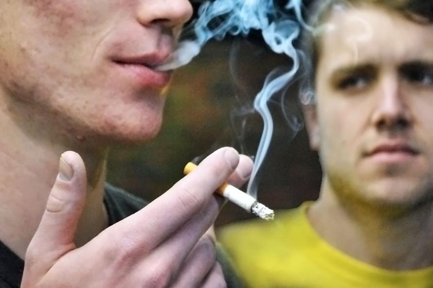 Mỹ nâng tuổi hút thuốc lá lên 21
