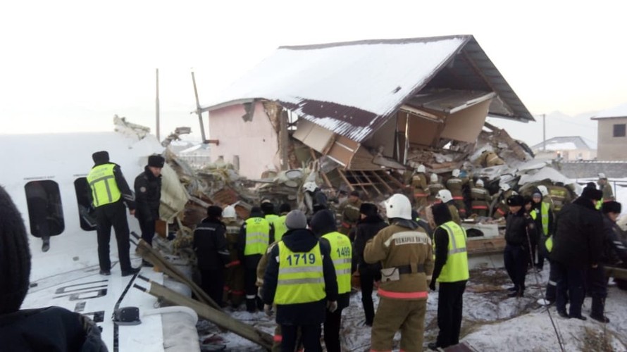 Máy bay chở 100 người gặp tai nạn thảm khốc tại Kazakhstan