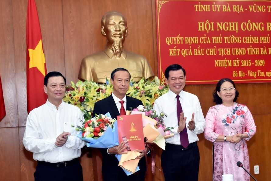 Lãnh đạo tỉnh Bà Rịa - Vũng Tàu chúc mừng đồng chí Nguyễn Văn Thọ.