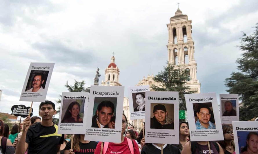 Những gia đình Mexico có thân nhân mất tích do liên quan tới các băng đảng ma túy. Ảnh: AFP