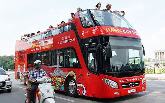 Triển khai dịch vụ xe buýt 2 tầng cho du khách tại TP HCM