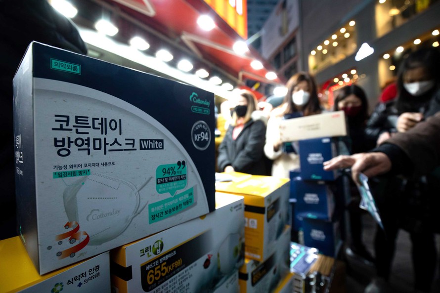 Hàn Quốc: Đầu cơ, tích trữ khẩu trang có thể bị phạt tù 2 năm