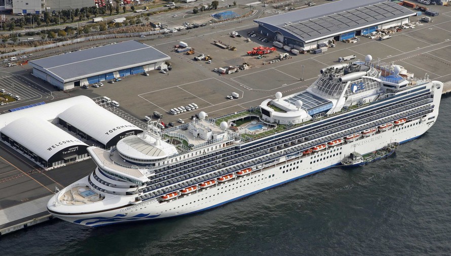 Tàu Diamond Princess hiện đang neo đậu tại cảng Yokohama. Ảnh: CNN