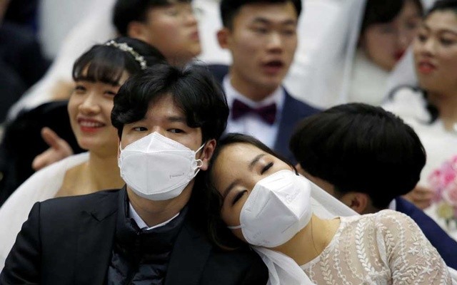 Hàng nghìn cặp đôi Hàn Quốc làm đám cưới tập thể bất chấp dịch bệnh