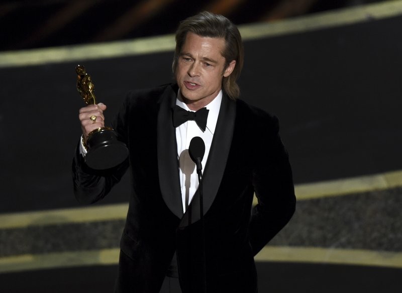 Brad Pitt giành giải thưởng Oscar đầu tiên trong sự nghiệp diễn xuất. Ảnh: AP