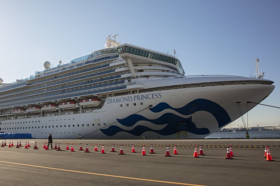 Tàu Diamond Princess hiện đang neo đậu tại cảng Yokohama. Ảnh: AP