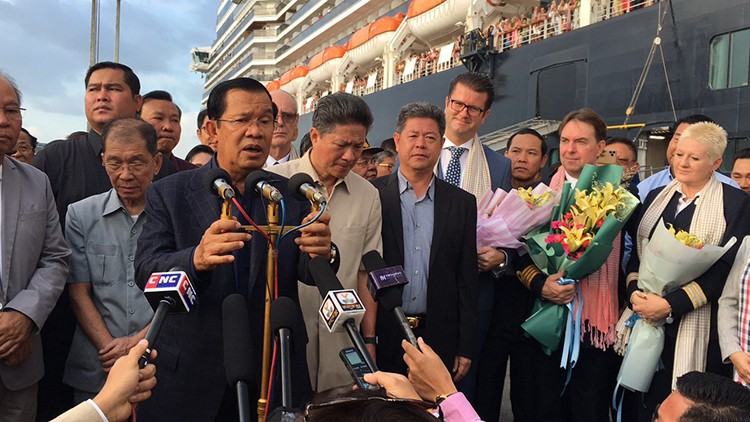 Thủ tướng Campuchia chào đón du thuyền MS Westerdam