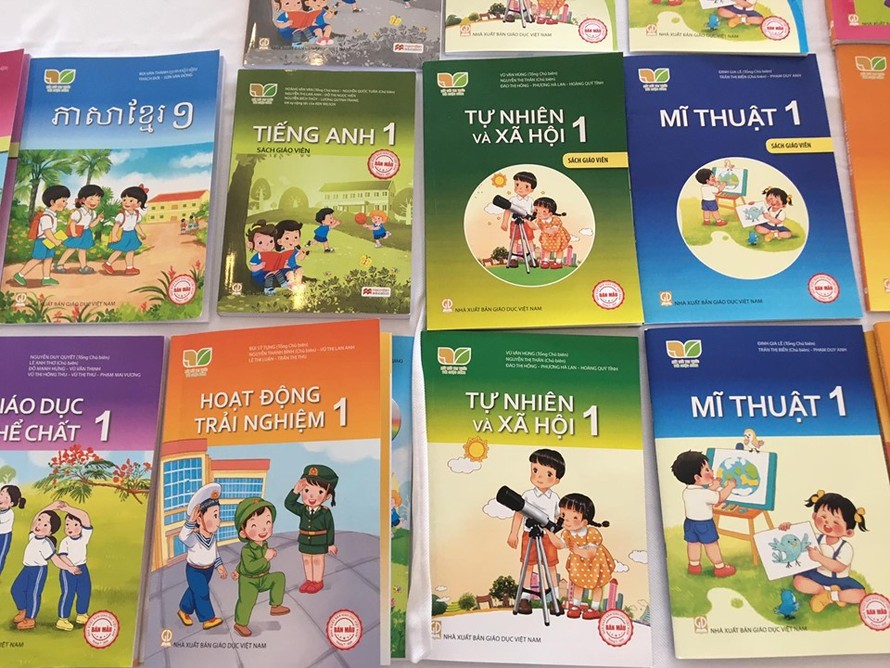 Sách giáo khoa của Nhà xuất bản Giáo dục Việt Nam được thiết kế theo chương trình giáo dục phổ thông mới.