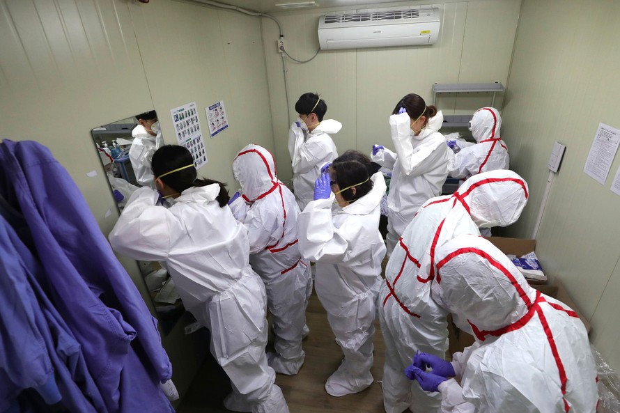 Nhiều nhân viên y tế Hàn Quốc bỏ việc do áp lực dịch bệnh