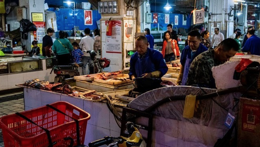 Chợ hải sản Huanan, nơi buôn bán hơn 100 loài động vật khi chưa bị đóng cửa.