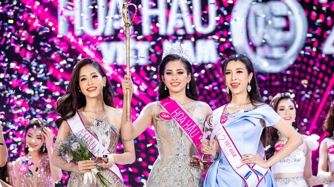 Hoa hậu Việt Nam 2018 Trần Tiểu Vy, Á hậu 1 Bùi Phương Nga, Á hậu 2 Nguyễn Thị Thuý An.