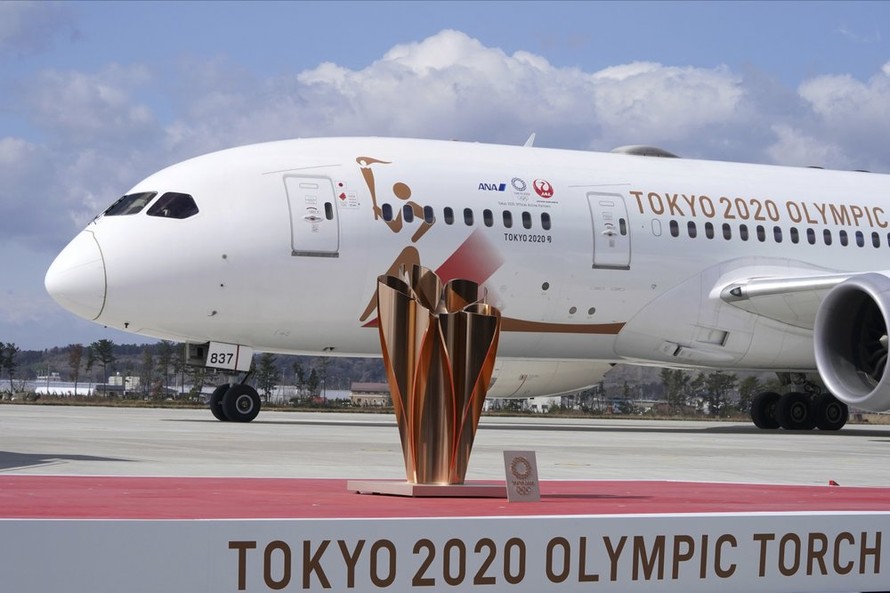 Ngọn đuốc Olympic chính thức tới Nhật Bản