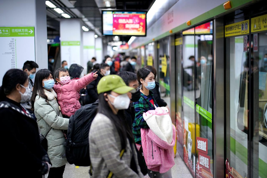 Ga tàu điện ngầm Vũ Hán đã mở cửa trở lại sau 2 tháng đóng cửa. Ảnh: Reuters