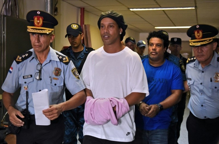 Ronaldinho được tạm thời quản thúc trong một khách sạn ở Paraguay. Ảnh: AFP