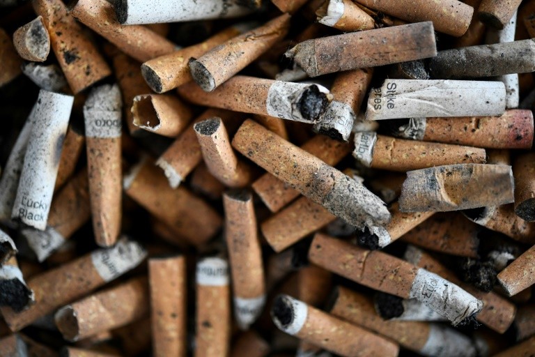 Pháp nghiên cứu khả năng ngăn ngừa COVID-19 của nicotine