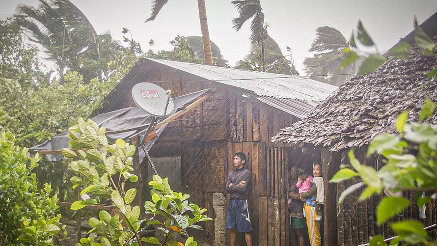 Hơn 140.000 người Philippines chạy bão Vongfong 