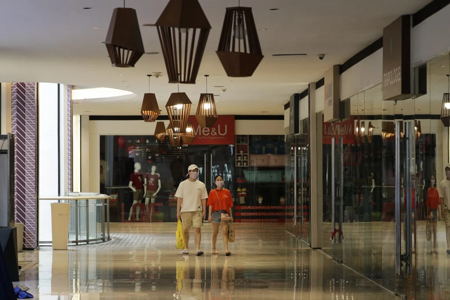 Có rất ít khách tới mua sắm tại các trung tâm thương mại ở Manila. Ảnh: SCMP