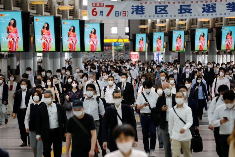 Người dân Nhật Bản bước vào trạng thái 'bình thường mới'