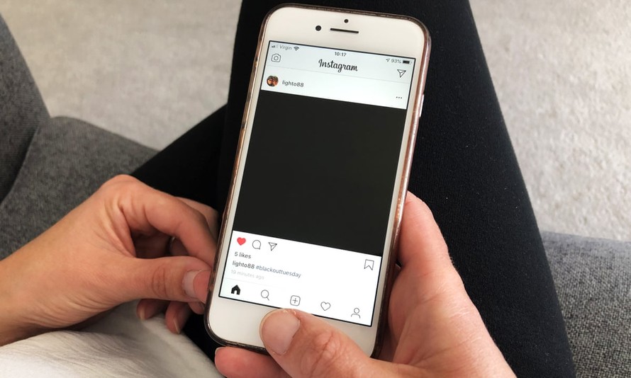 Những ô vuông đen đang tràn ngập trên mạng xã hội Instagram. Ảnh: Getty Images