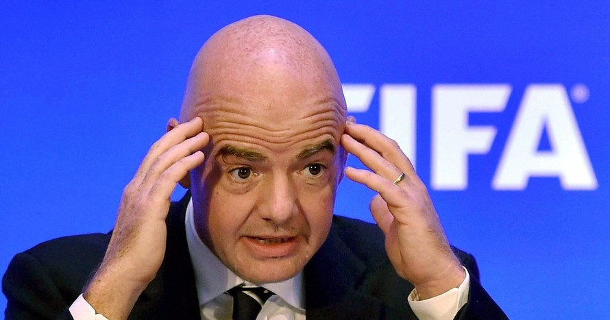 Chủ tịch FIFA đề xuất thảo luận vấn đề lương và phí chuyển nhượng