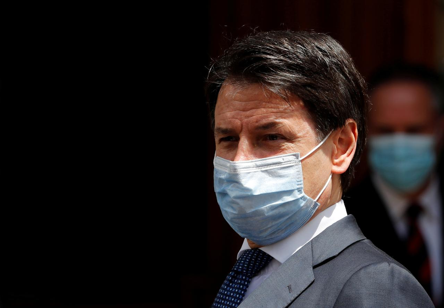 Thủ tướng Italia bị công tố viên chất vấn