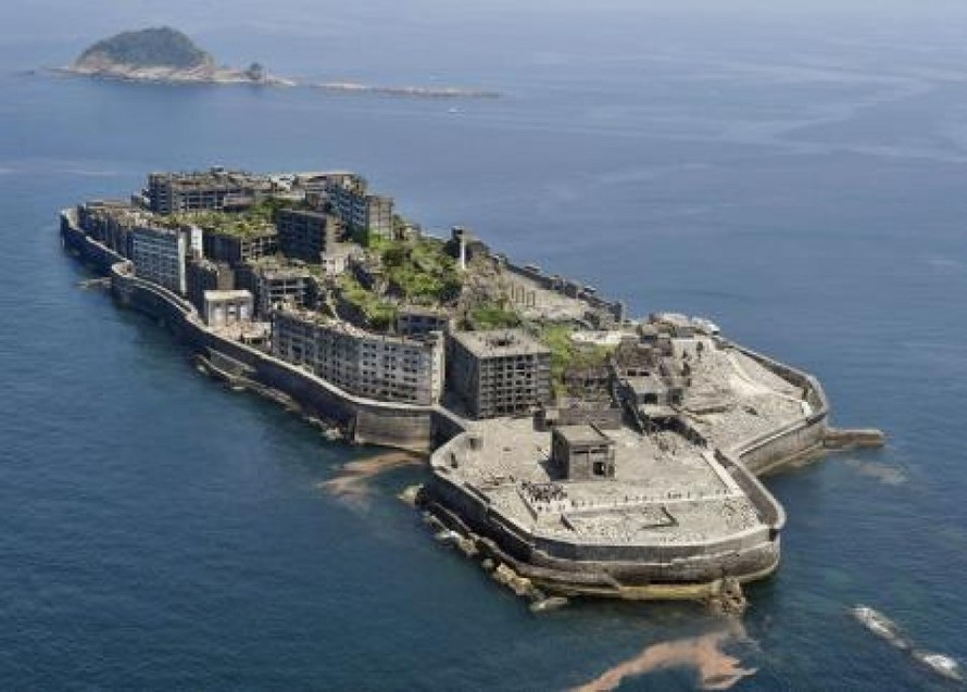 Hòn đảo Hashima nằm ở phía tây nam Nhật Bản, nơi đây được cho là nơi làm việc của nhiều lao động Hàn Quốc bị Đế quốc Nhật Bản bắt giữ vào Thế chiến thứ hai. Ảnh: Kyodo News 