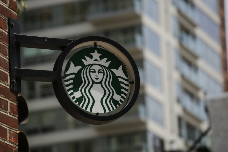 Starbucks tạm dừng quảng cáo trên mạng xã hội