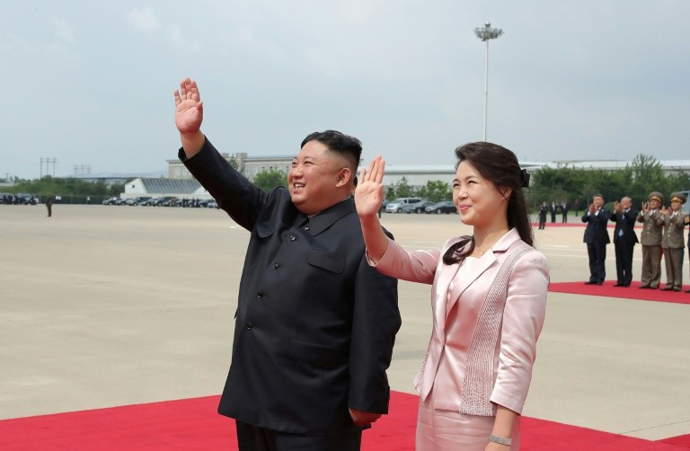 Chủ tịch Triều Tiên Kim Jong-un và phu nhân Ri Sol-ju. Ảnh: AFP