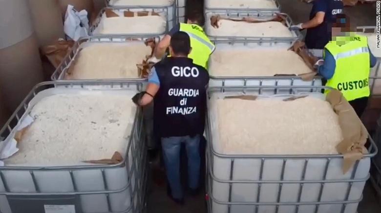 Cảnh sát Italia bắt giữ 14 tấn 'thuốc lắc' trị giá 1 tỷ USD