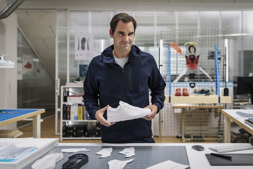  Roger Federer ra mắt mẫu giày chạy bộ mới