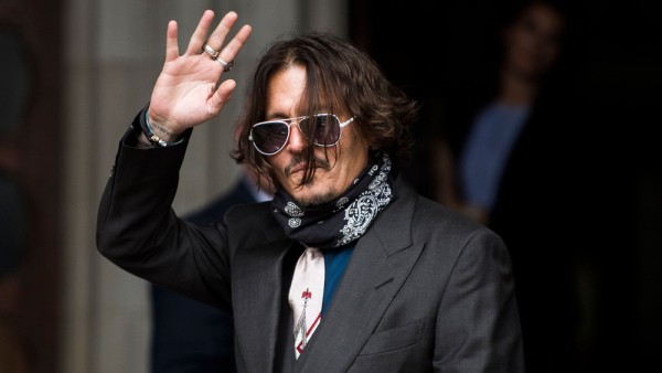 Johnny Depp phủ nhận việc tát Amber Heard