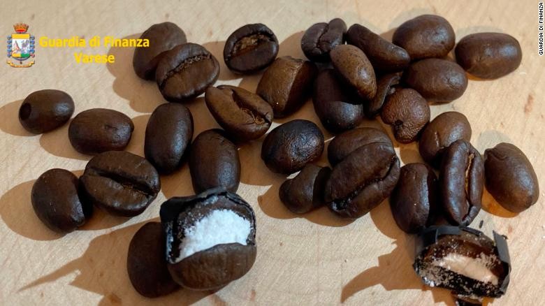 Phát hiện cocaine được nhồi trong hạt cà phê