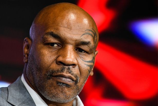 Mike Tyson tái xuất võ đài ở tuổi 54