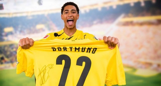 'Sao mai' 17 tuổi của Dortmund bị phân biệt chủng tộc