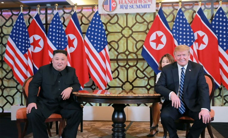 Sách mới tiết lộ quan hệ thân thiết của Kim-Trump
