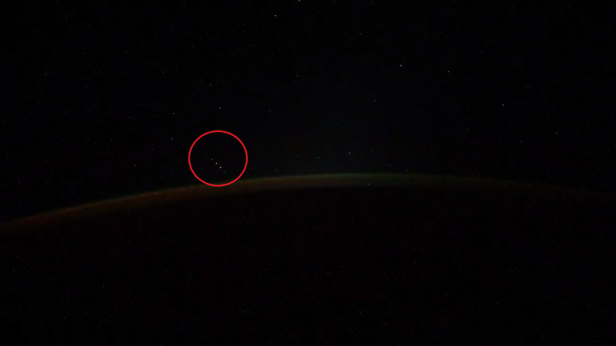 Phi hành gia Nga phát hiện vật thể nghi UFO