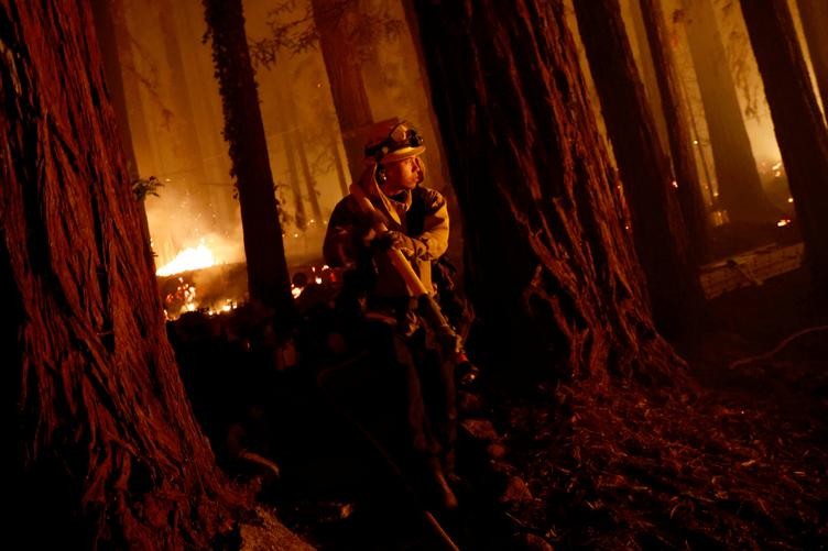 Thống đốc California kêu gọi người dân sơ tán do cháy rừng
