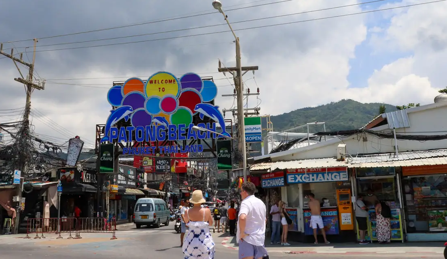 Thái Lan thí điểm Phuket làm nơi đón khách quốc tế