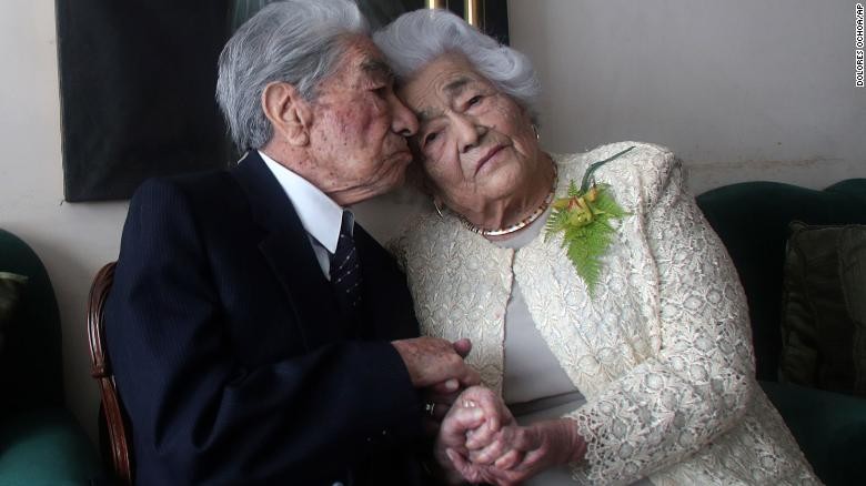 Cặp vợ chồng già nhất thế giới trên 100 tuổi