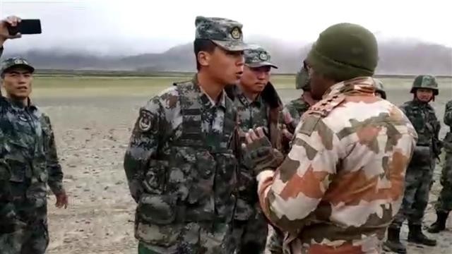 Trung Quốc và Ấn Độ tố nhau nổ súng tại biên giới
