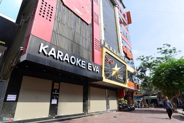 Hà Nội chưa cho phép mở các quán bar, karaoke