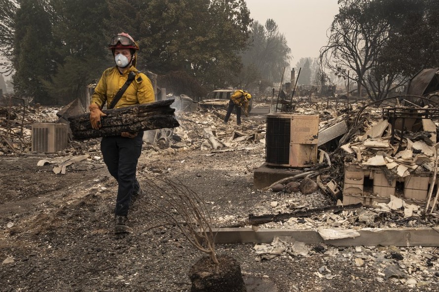 Cháy rừng tại Mỹ làm tăng nguy cơ mắc COVID-19